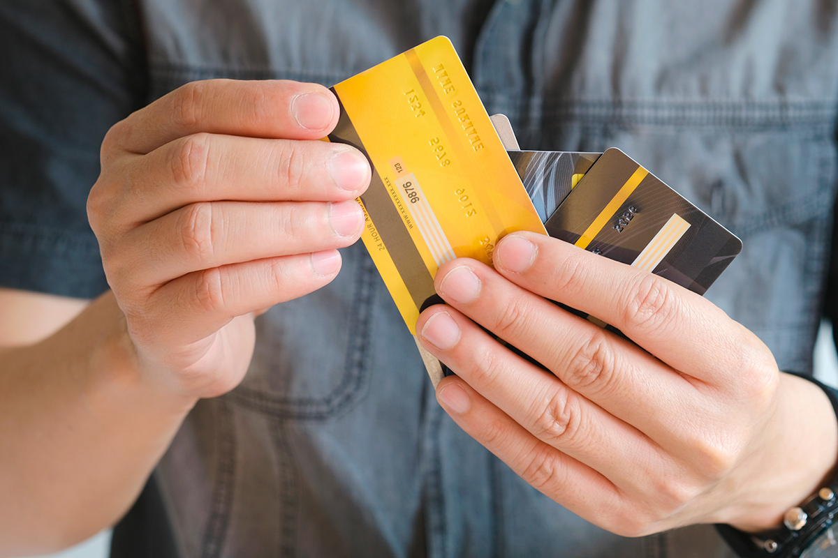 Credit Card vs Debit Card: A Complete Guide